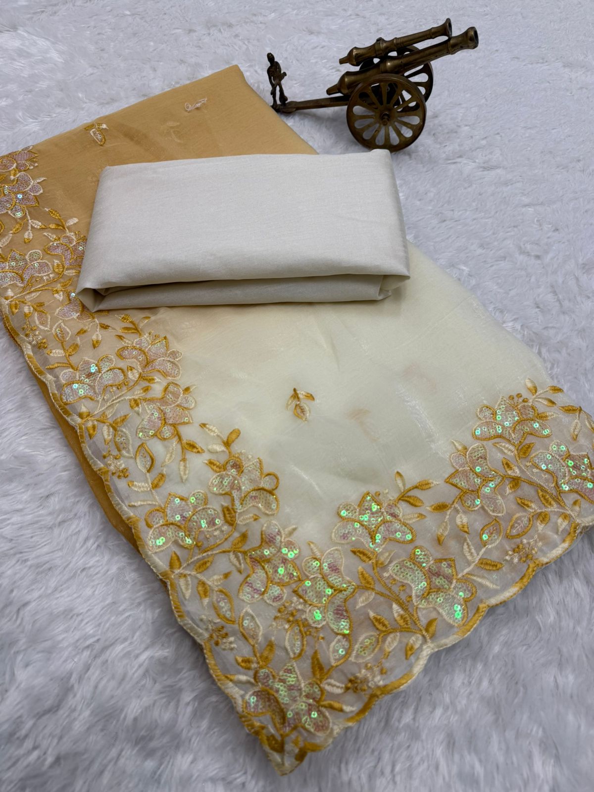 Premium Crunchy Padding Fabric Saree